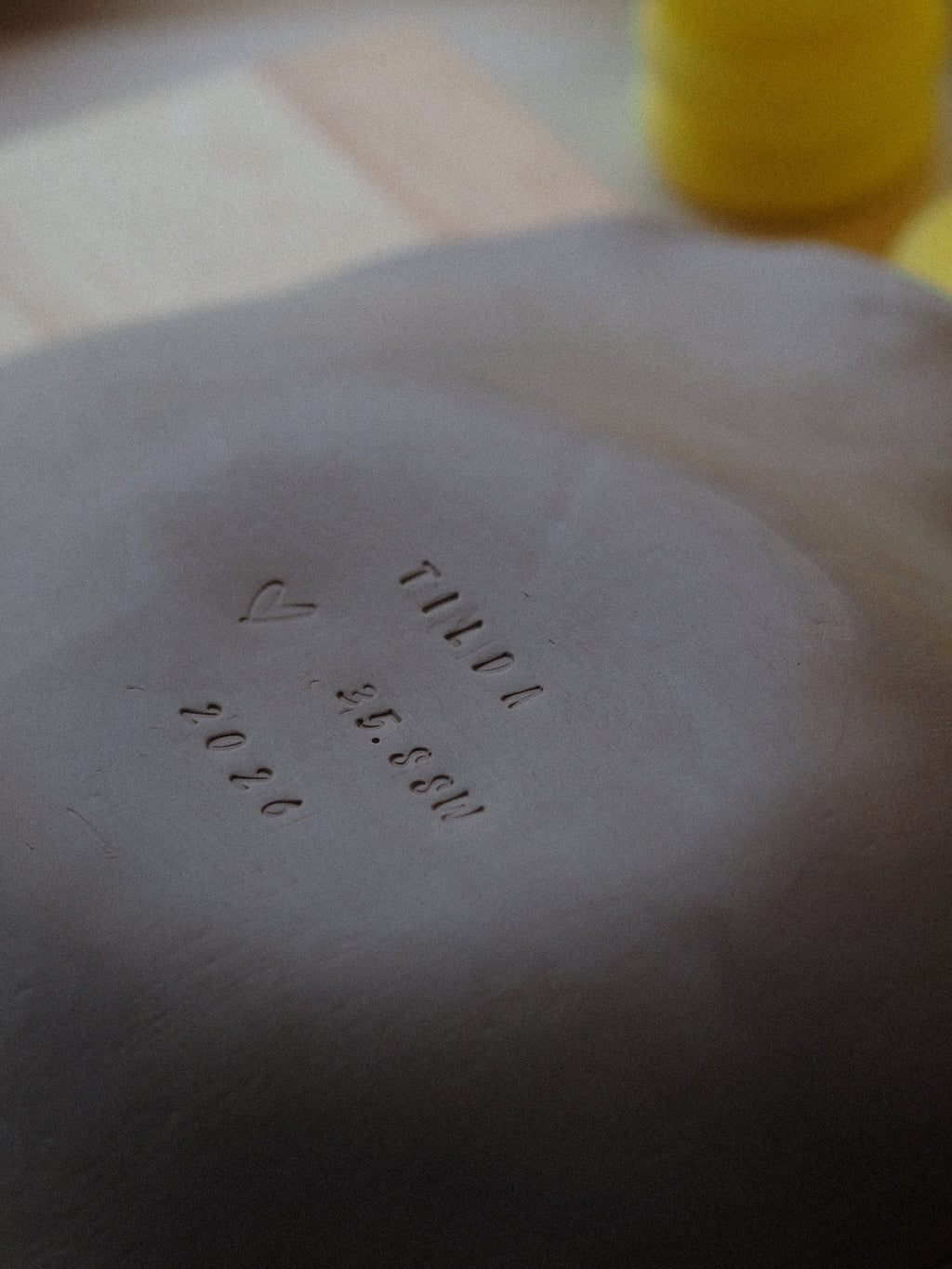 Personalisierte Babybauchschale aus Ton